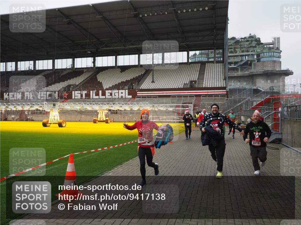 07.12.2025 - St. Pauli X-Mass-Run No. 15 Fabian Wolf http://msf.ph/oto/9417138 07.12.2025 11:14:43 Ziel 525, 922, 1776, 1778, 1798, 1804, 1805, 1806, 1807, 2040, 2211, 4010 meine-sportfotos.de