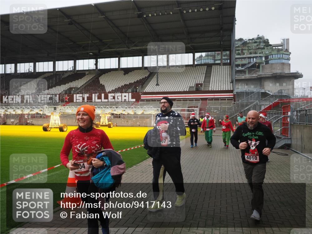 07.12.2025 - St. Pauli X-Mass-Run No. 15 Fabian Wolf http://msf.ph/oto/9417143 07.12.2025 11:14:44 Ziel 525, 922, 1776, 1778, 1798, 1804, 1805, 1806, 1807, 2040, 2211, 4010 meine-sportfotos.de