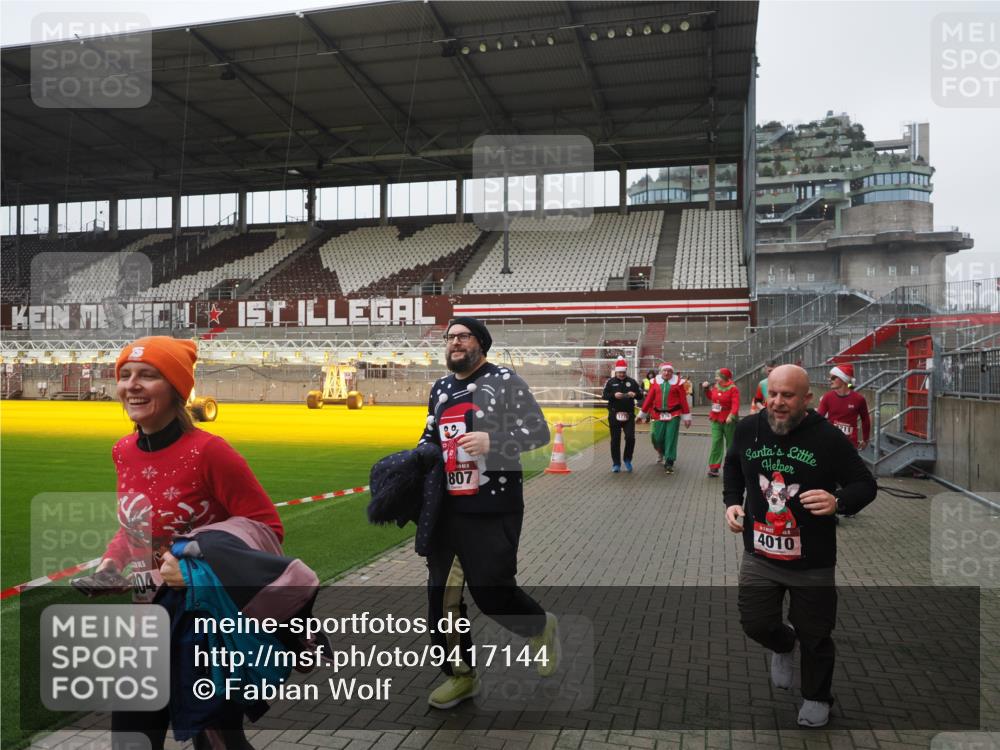 07.12.2025 - St. Pauli X-Mass-Run No. 15 Fabian Wolf http://msf.ph/oto/9417144 07.12.2025 11:14:44 Ziel 525, 922, 1776, 1778, 1798, 1804, 1805, 1806, 1807, 2040, 2211, 4010 meine-sportfotos.de