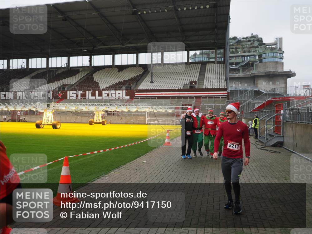07.12.2025 - St. Pauli X-Mass-Run No. 15 Fabian Wolf http://msf.ph/oto/9417150 07.12.2025 11:14:48 Ziel 922, 1776, 1778, 1798, 1804, 1805, 1806, 1807, 2040, 2211, 4010 meine-sportfotos.de