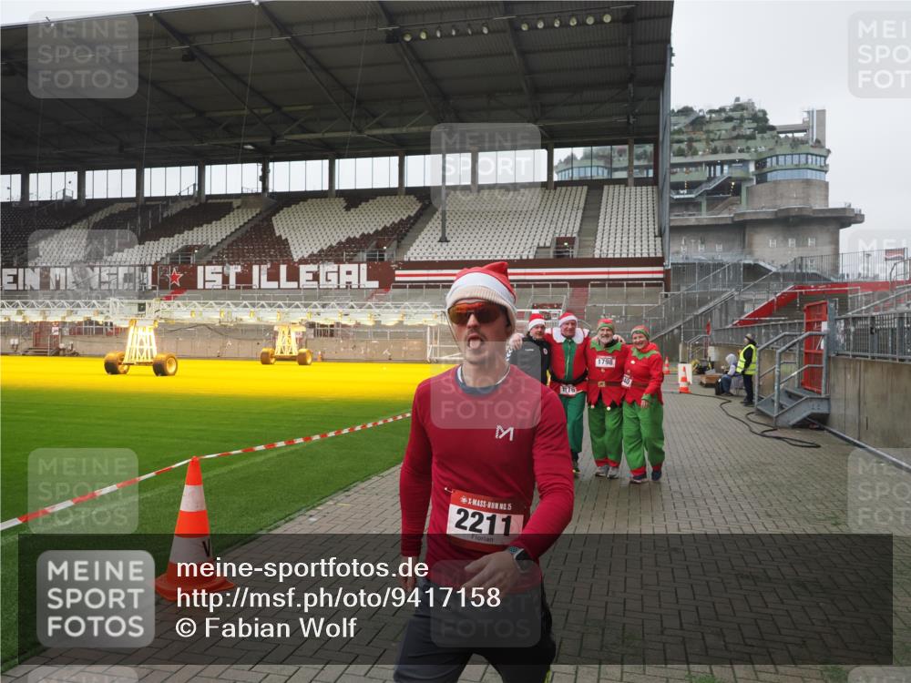 07.12.2025 - St. Pauli X-Mass-Run No. 15 Fabian Wolf http://msf.ph/oto/9417158 07.12.2025 11:14:49 Ziel 922, 1776, 1778, 1798, 1804, 1805, 1806, 1807, 2040, 2211, 4010 meine-sportfotos.de