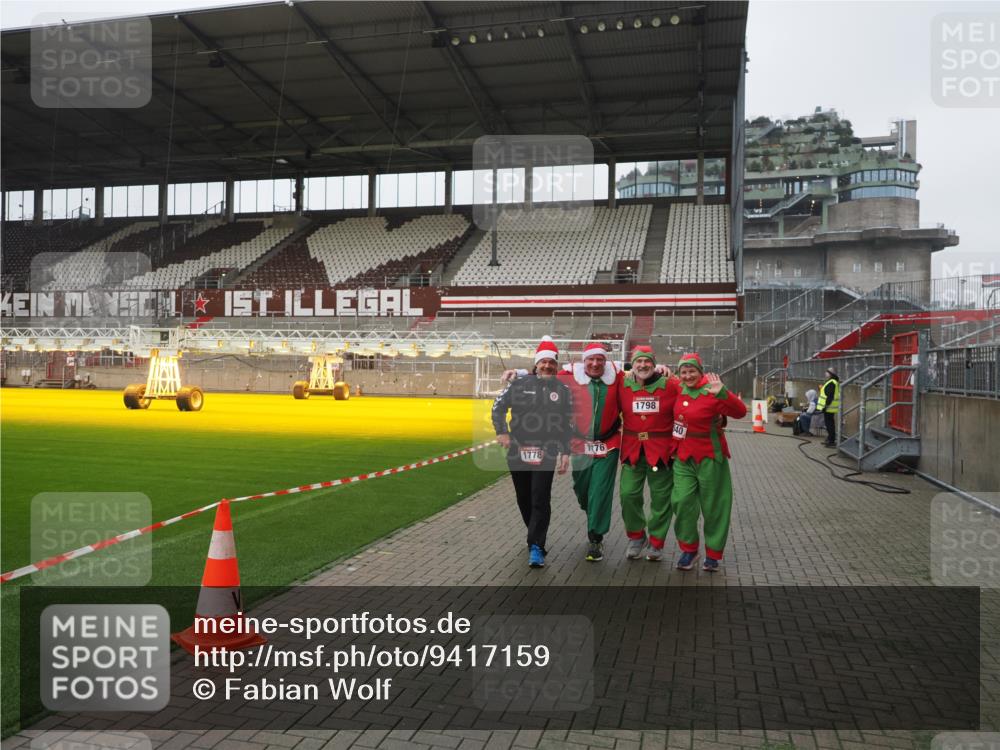 07.12.2025 - St. Pauli X-Mass-Run No. 15 Fabian Wolf http://msf.ph/oto/9417159 07.12.2025 11:14:51 Ziel 922, 1776, 1778, 1798, 1804, 1806, 1807, 2040, 2211, 4010 meine-sportfotos.de