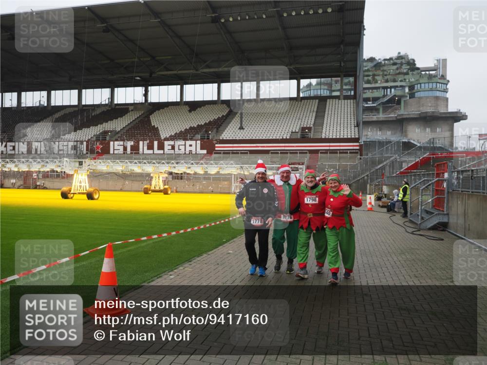 07.12.2025 - St. Pauli X-Mass-Run No. 15 Fabian Wolf http://msf.ph/oto/9417160 07.12.2025 11:14:51 Ziel 922, 1776, 1778, 1798, 1804, 1806, 1807, 2040, 2211, 4010 meine-sportfotos.de