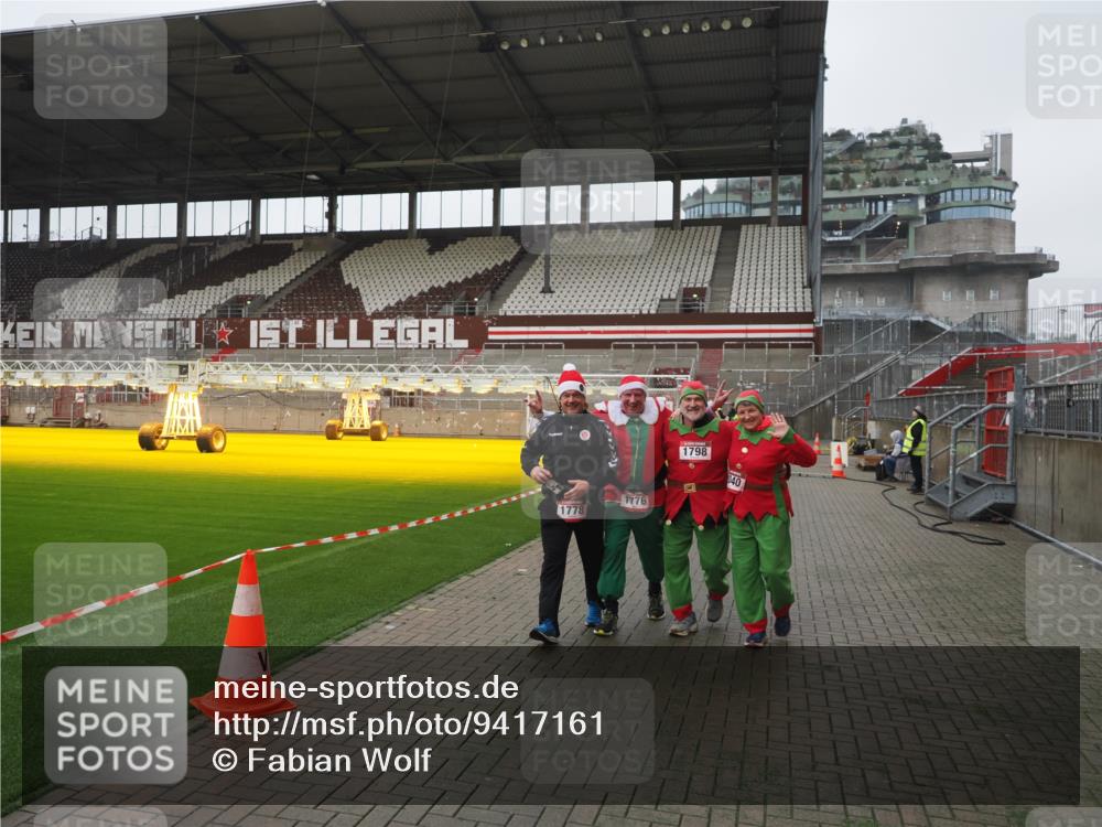 07.12.2025 - St. Pauli X-Mass-Run No. 15 Fabian Wolf http://msf.ph/oto/9417161 07.12.2025 11:14:51 Ziel 922, 1776, 1778, 1798, 1804, 1806, 1807, 2040, 2211, 4010 meine-sportfotos.de