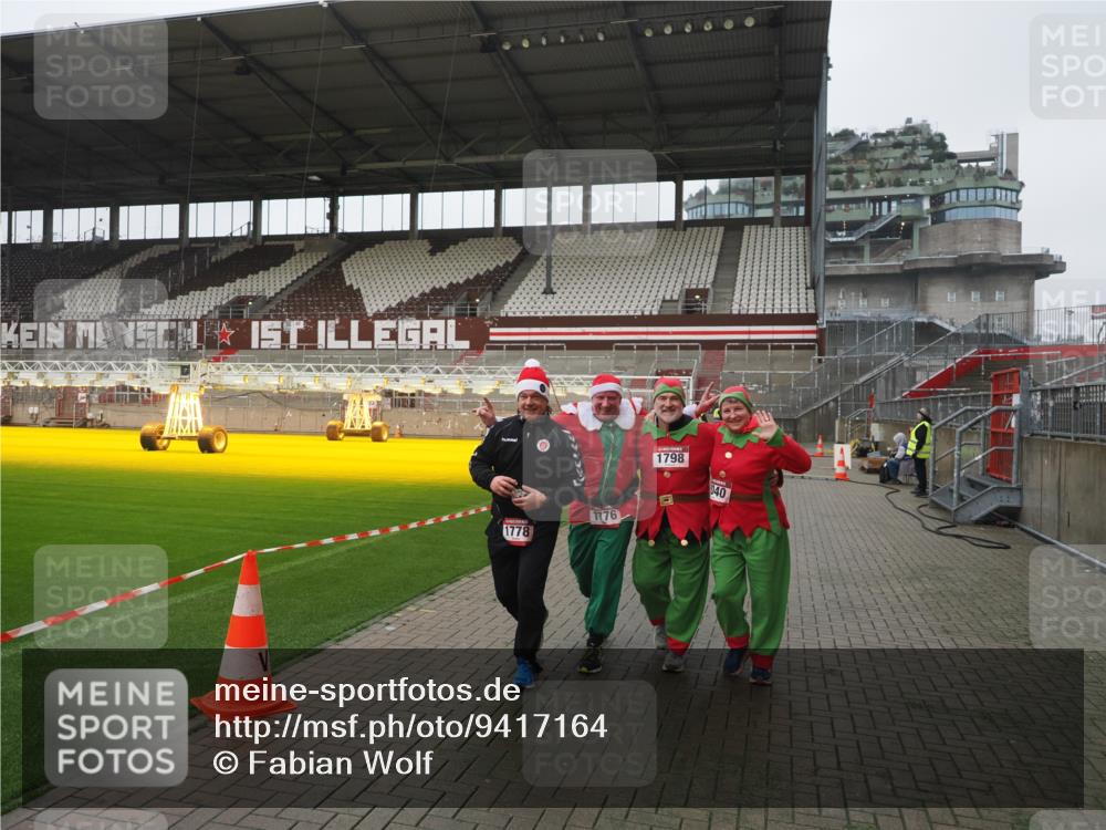07.12.2025 - St. Pauli X-Mass-Run No. 15 Fabian Wolf http://msf.ph/oto/9417164 07.12.2025 11:14:52 Ziel 922, 1778, 1798, 1804, 1807, 2211, 4010 meine-sportfotos.de
