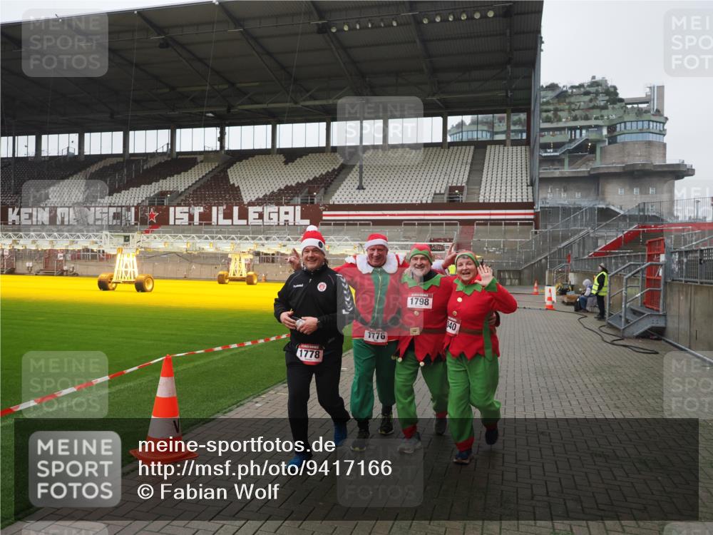 07.12.2025 - St. Pauli X-Mass-Run No. 15 Fabian Wolf http://msf.ph/oto/9417166 07.12.2025 11:14:52 Ziel 922, 1778, 1798, 1804, 1807, 2211, 4010 meine-sportfotos.de
