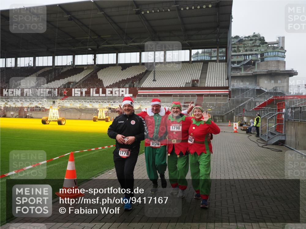 07.12.2025 - St. Pauli X-Mass-Run No. 15 Fabian Wolf http://msf.ph/oto/9417167 07.12.2025 11:14:52 Ziel 922, 1778, 1798, 1804, 1807, 2211, 4010 meine-sportfotos.de