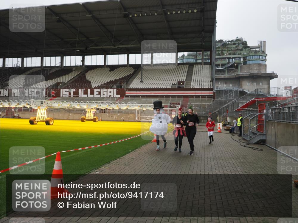 07.12.2025 - St. Pauli X-Mass-Run No. 15 Fabian Wolf http://msf.ph/oto/9417174 07.12.2025 11:15:10 Ziel 313, 1623, 1627, 1662, 3133 meine-sportfotos.de