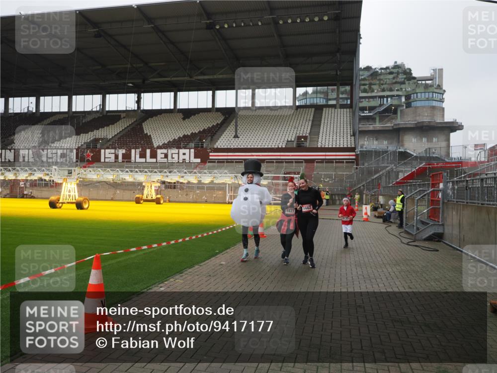 07.12.2025 - St. Pauli X-Mass-Run No. 15 Fabian Wolf http://msf.ph/oto/9417177 07.12.2025 11:15:11 Ziel 313, 1623, 1627, 1662, 3133 meine-sportfotos.de