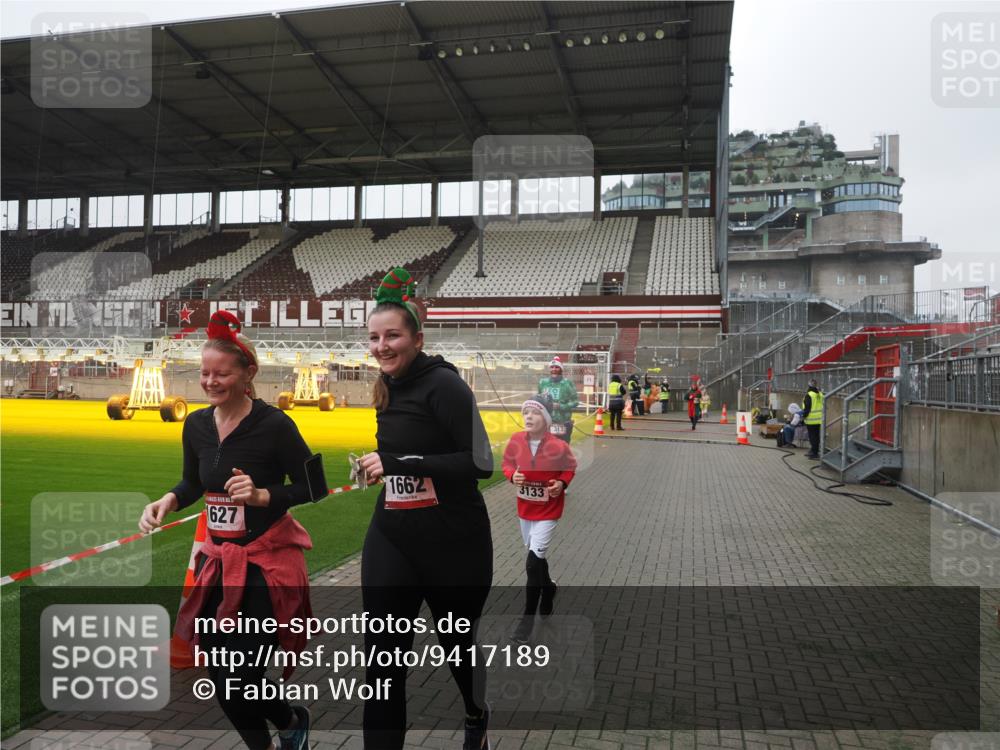 07.12.2025 - St. Pauli X-Mass-Run No. 15 Fabian Wolf http://msf.ph/oto/9417189 07.12.2025 11:15:13 Ziel 313, 1218, 1623, 1627, 1662, 3133 meine-sportfotos.de
