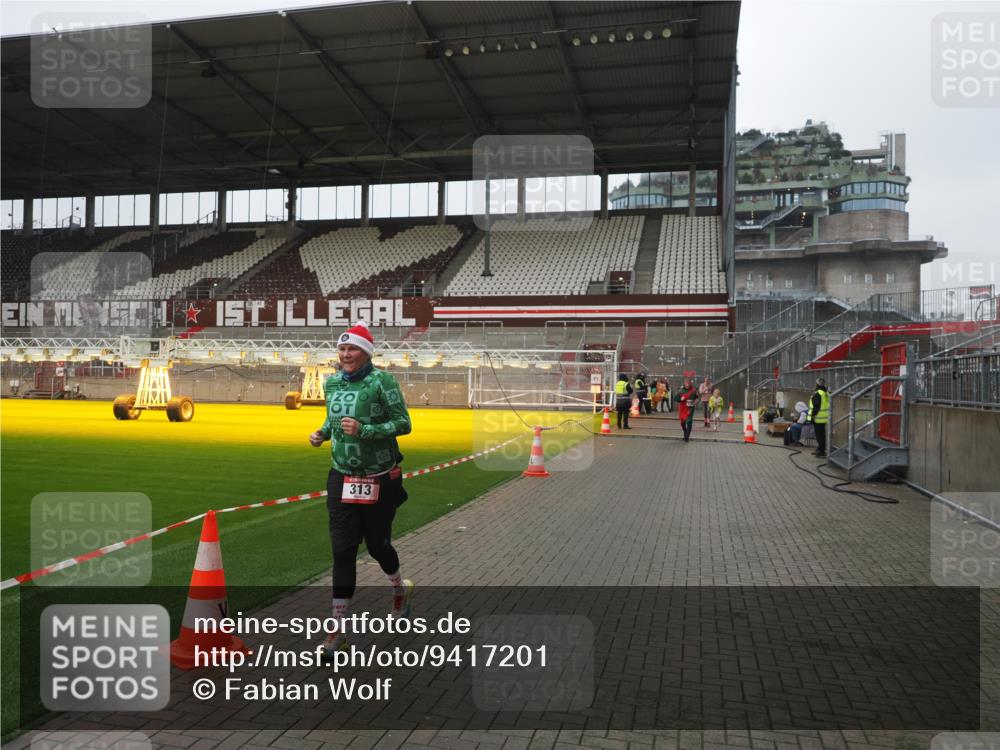 07.12.2025 - St. Pauli X-Mass-Run No. 15 Fabian Wolf http://msf.ph/oto/9417201 07.12.2025 11:15:16 Ziel 313, 391, 1218, 1282, 1623, 1627, 1662, 3133 meine-sportfotos.de