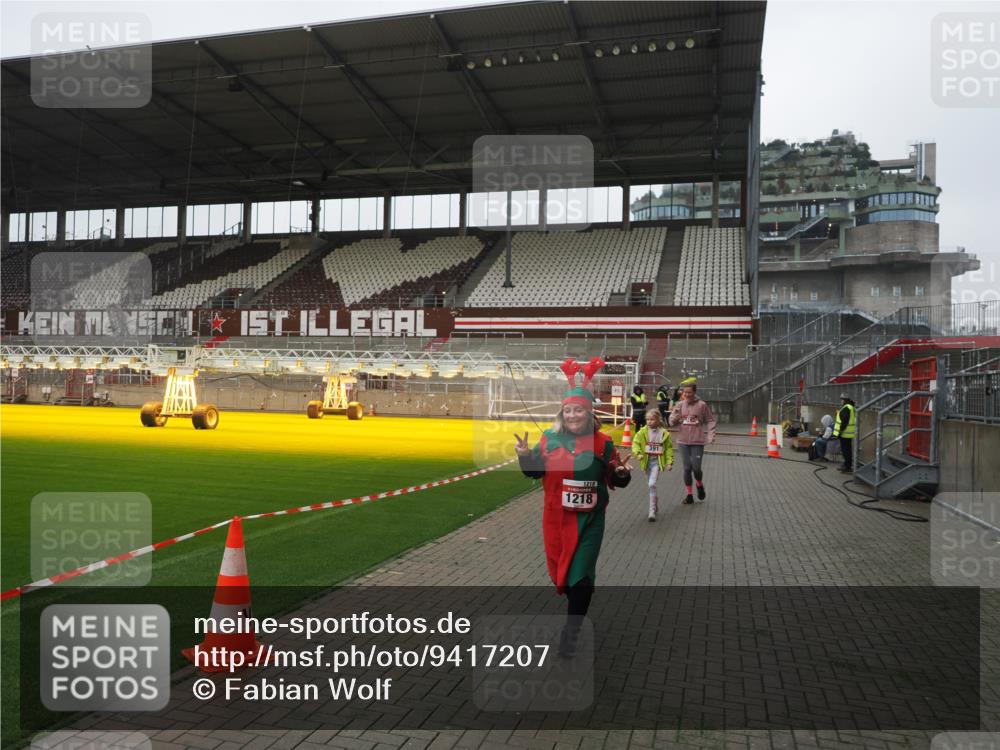 07.12.2025 - St. Pauli X-Mass-Run No. 15 Fabian Wolf http://msf.ph/oto/9417207 07.12.2025 11:15:23 Ziel 313, 391, 1218, 1282, 3133 meine-sportfotos.de