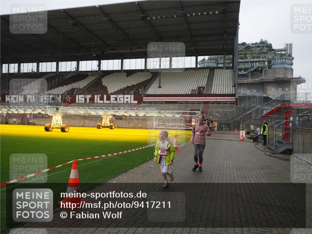 07.12.2025 - St. Pauli X-Mass-Run No. 15 Fabian Wolf http://msf.ph/oto/9417211 07.12.2025 11:15:25 Ziel 391, 1218, 1282, 3133 meine-sportfotos.de