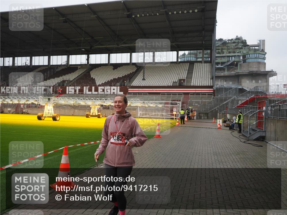 07.12.2025 - St. Pauli X-Mass-Run No. 15 Fabian Wolf http://msf.ph/oto/9417215 07.12.2025 11:15:27 Ziel 391, 1218, 1282 meine-sportfotos.de