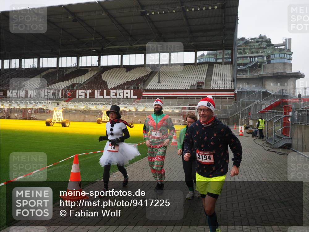 07.12.2025 - St. Pauli X-Mass-Run No. 15 Fabian Wolf http://msf.ph/oto/9417225 07.12.2025 11:15:53 Ziel 8, 14, 372, 2194 meine-sportfotos.de