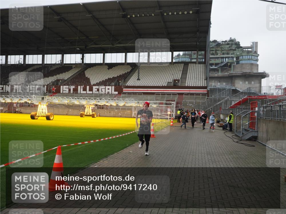 07.12.2025 - St. Pauli X-Mass-Run No. 15 Fabian Wolf http://msf.ph/oto/9417240 07.12.2025 11:16:04 Ziel 1821, 1825, 2195, 2464, 3326 meine-sportfotos.de