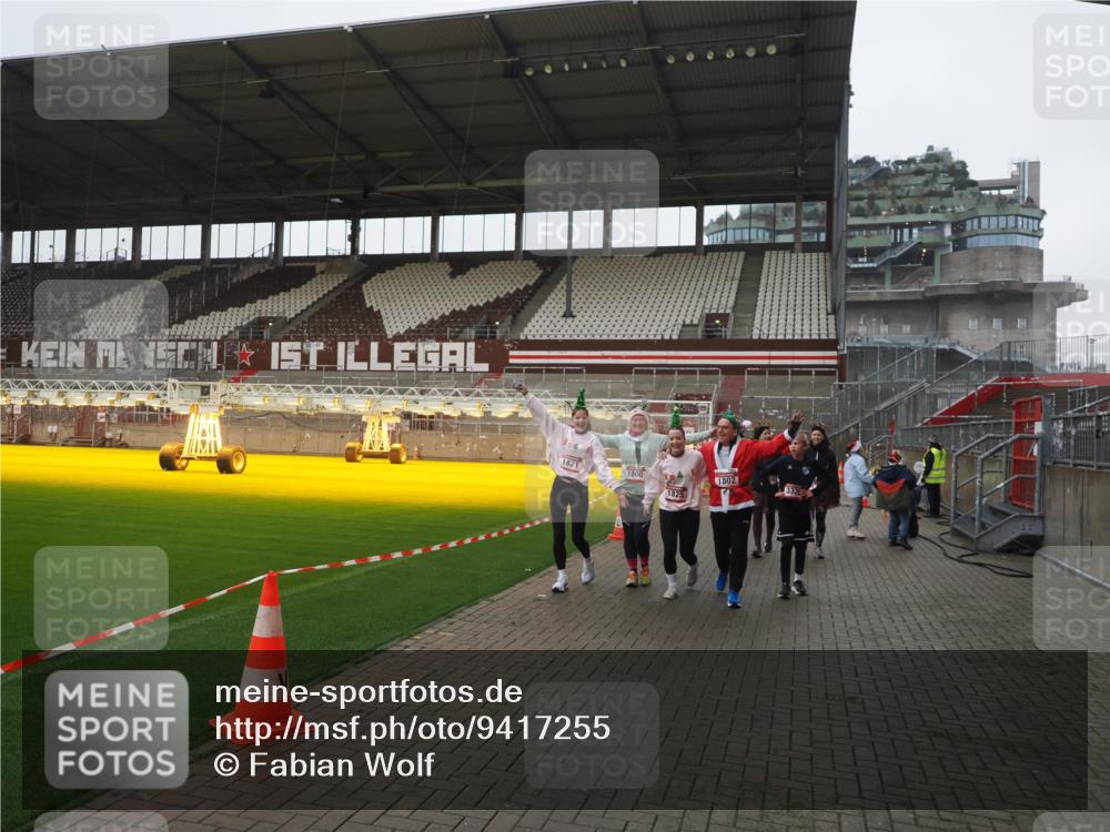 07.12.2025 - St. Pauli X-Mass-Run No. 15 Fabian Wolf http://msf.ph/oto/9417255 07.12.2025 11:16:15 Ziel 1800, 1802, 1821, 1825, 2195, 2464, 3241, 3256, 3326 meine-sportfotos.de