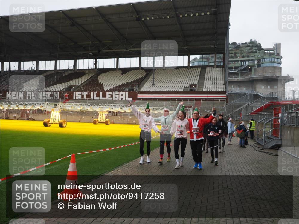 07.12.2025 - St. Pauli X-Mass-Run No. 15 Fabian Wolf http://msf.ph/oto/9417258 07.12.2025 11:16:16 Ziel 1800, 1802, 1821, 1825, 2195, 2464, 3241, 3256, 3326 meine-sportfotos.de