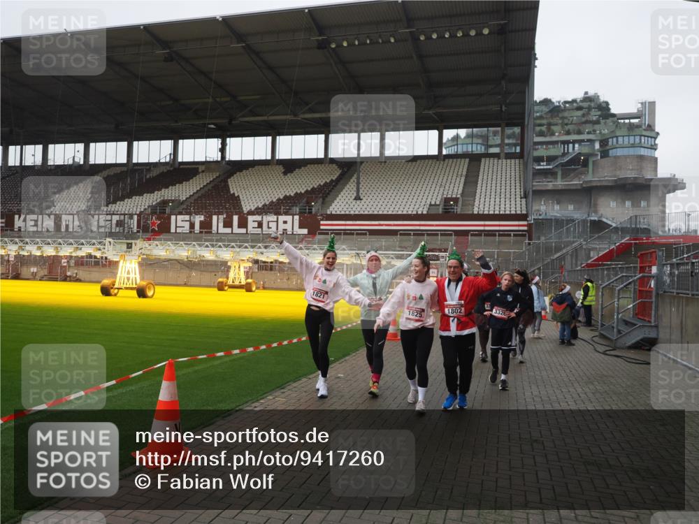 07.12.2025 - St. Pauli X-Mass-Run No. 15 Fabian Wolf http://msf.ph/oto/9417260 07.12.2025 11:16:16 Ziel 1800, 1802, 1821, 1825, 2195, 2464, 3241, 3256, 3326 meine-sportfotos.de