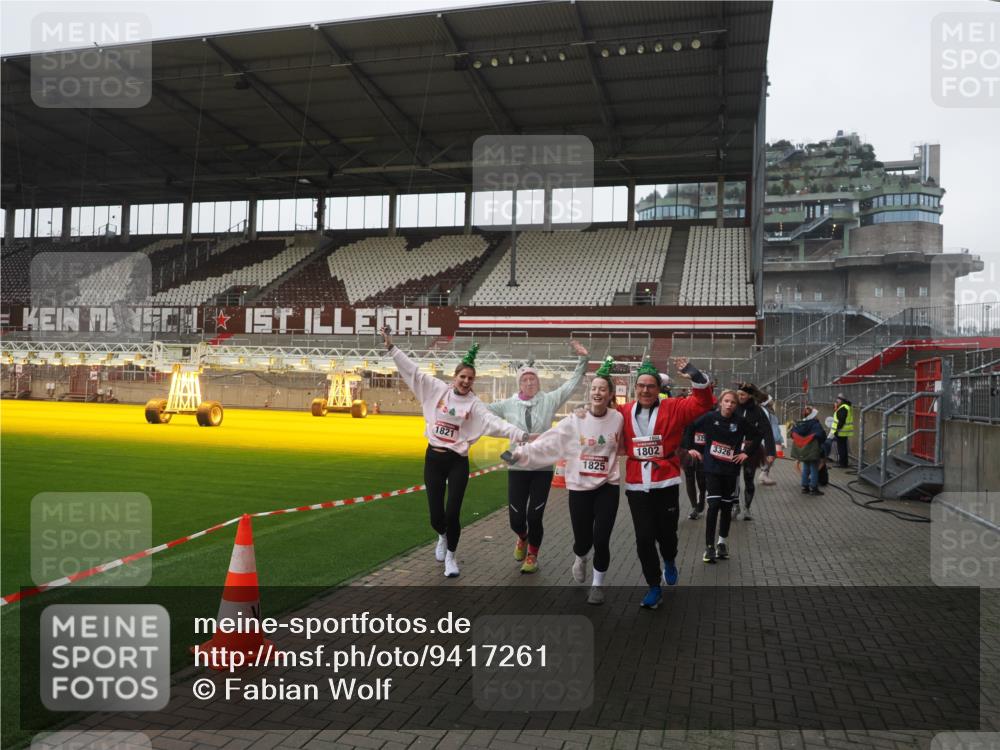 07.12.2025 - St. Pauli X-Mass-Run No. 15 Fabian Wolf http://msf.ph/oto/9417261 07.12.2025 11:16:16 Ziel 1800, 1802, 1821, 1825, 2195, 2464, 3241, 3256, 3326 meine-sportfotos.de
