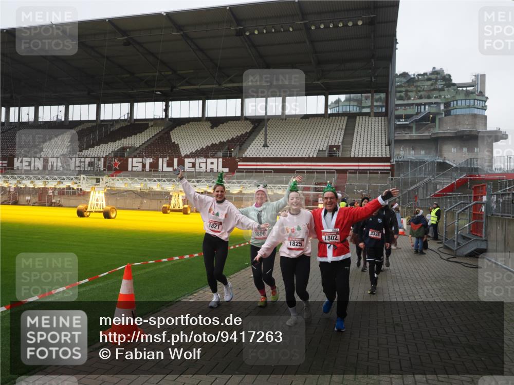 07.12.2025 - St. Pauli X-Mass-Run No. 15 Fabian Wolf http://msf.ph/oto/9417263 07.12.2025 11:16:17 Ziel 1800, 1802, 1821, 1825, 2195, 2464, 3241, 3256, 3326 meine-sportfotos.de