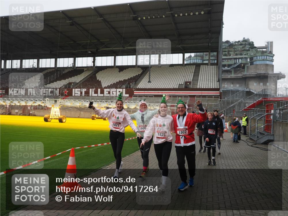 07.12.2025 - St. Pauli X-Mass-Run No. 15 Fabian Wolf http://msf.ph/oto/9417264 07.12.2025 11:16:17 Ziel 1800, 1802, 1821, 1825, 2195, 2464, 3241, 3256, 3326 meine-sportfotos.de