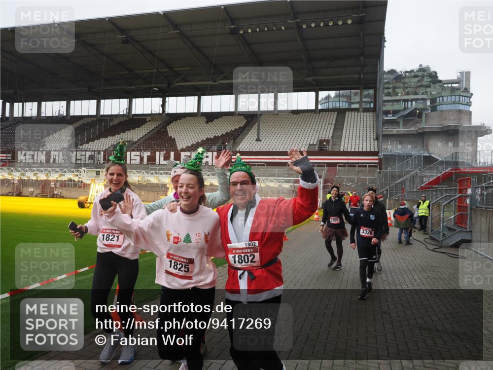 07.12.2025 - St. Pauli X-Mass-Run No. 15 Fabian Wolf http://msf.ph/oto/9417269 07.12.2025 11:16:18 Ziel 1800, 1802, 1821, 1825, 2195, 2464, 3241, 3256, 3326 meine-sportfotos.de