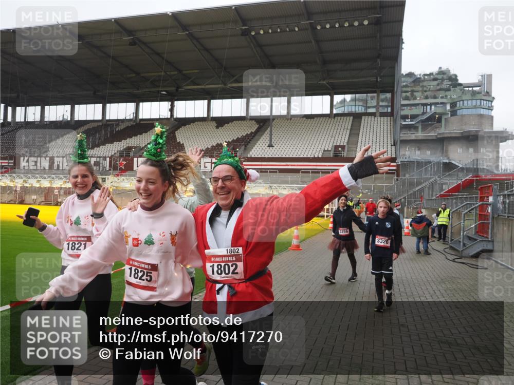 07.12.2025 - St. Pauli X-Mass-Run No. 15 Fabian Wolf http://msf.ph/oto/9417270 07.12.2025 11:16:18 Ziel 1800, 1802, 1821, 1825, 2195, 2464, 3241, 3256, 3326 meine-sportfotos.de