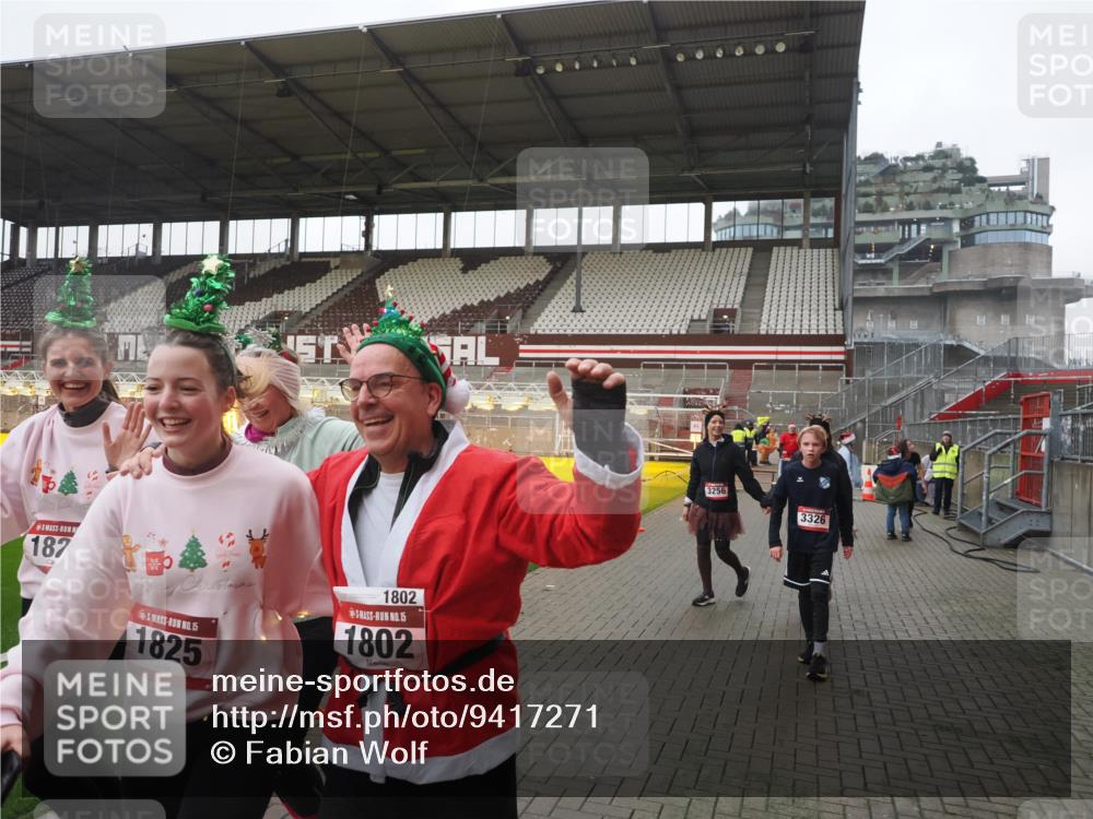 07.12.2025 - St. Pauli X-Mass-Run No. 15 Fabian Wolf http://msf.ph/oto/9417271 07.12.2025 11:16:18 Ziel 1800, 1802, 1821, 1825, 2195, 2464, 3241, 3256, 3326 meine-sportfotos.de