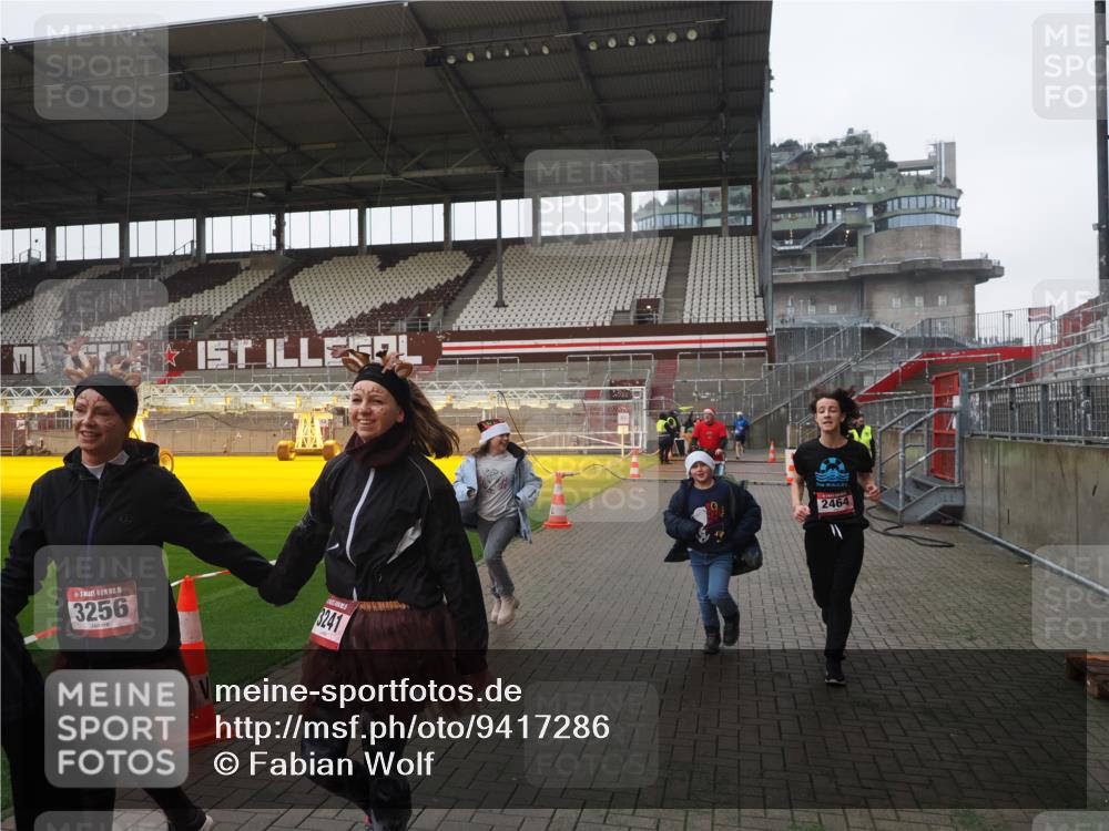 07.12.2025 - St. Pauli X-Mass-Run No. 15 Fabian Wolf http://msf.ph/oto/9417286 07.12.2025 11:16:23 Ziel 1800, 1802, 1821, 1825, 3241, 3256 meine-sportfotos.de