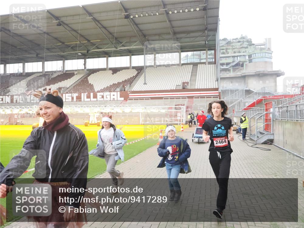 07.12.2025 - St. Pauli X-Mass-Run No. 15 Fabian Wolf http://msf.ph/oto/9417289 07.12.2025 11:16:24 Ziel 1800, 1802, 3241, 3256 meine-sportfotos.de