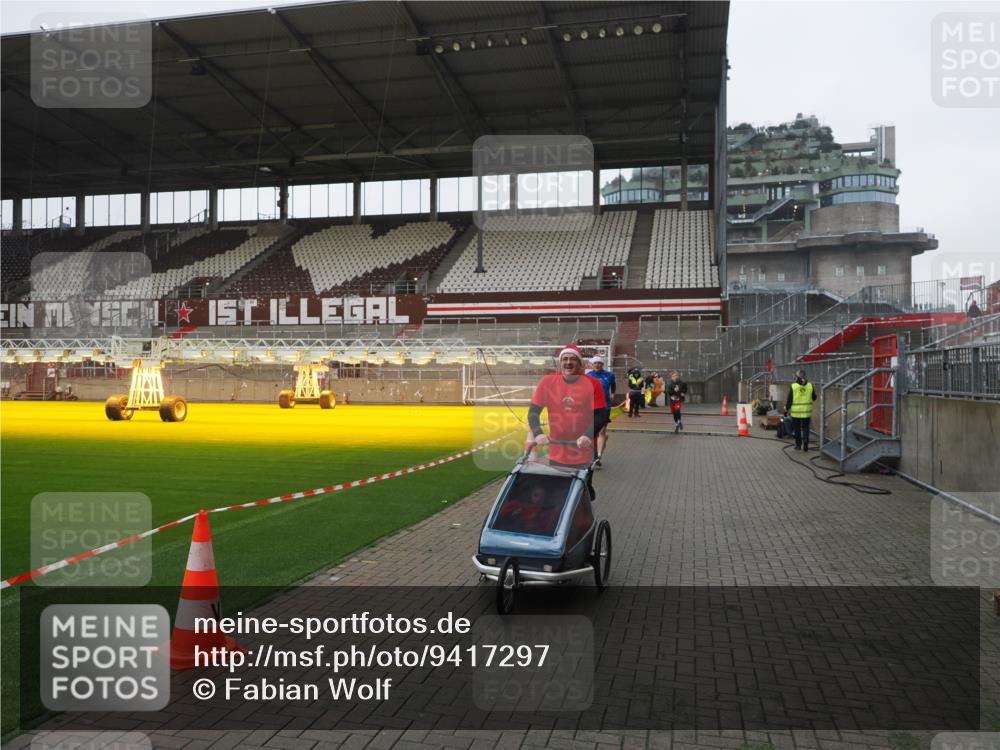 07.12.2025 - St. Pauli X-Mass-Run No. 15 Fabian Wolf http://msf.ph/oto/9417297 07.12.2025 11:16:28 Ziel 1017, 1350 meine-sportfotos.de