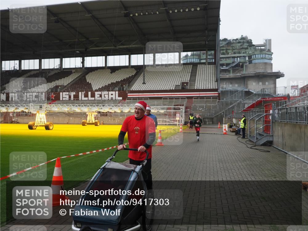 07.12.2025 - St. Pauli X-Mass-Run No. 15 Fabian Wolf http://msf.ph/oto/9417303 07.12.2025 11:16:30 Ziel 1017, 1350 meine-sportfotos.de