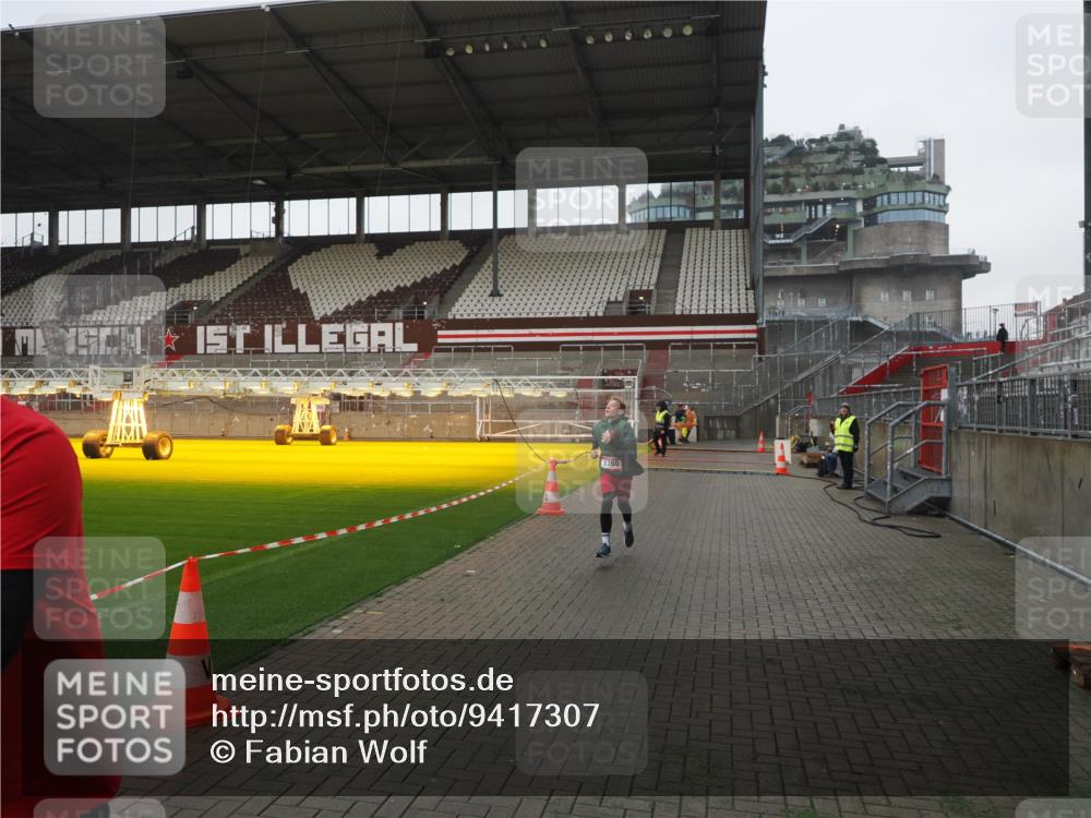 07.12.2025 - St. Pauli X-Mass-Run No. 15 Fabian Wolf http://msf.ph/oto/9417307 07.12.2025 11:16:31 Ziel 1017, 1350 meine-sportfotos.de