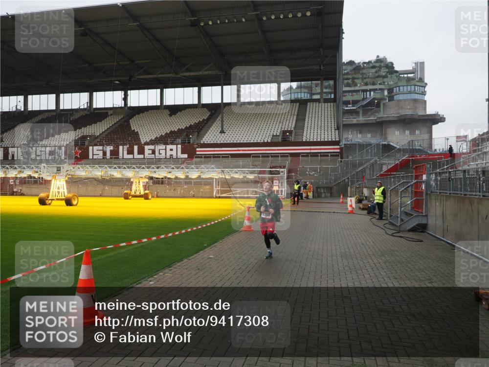 07.12.2025 - St. Pauli X-Mass-Run No. 15 Fabian Wolf http://msf.ph/oto/9417308 07.12.2025 11:16:32 Ziel 1017, 1350 meine-sportfotos.de