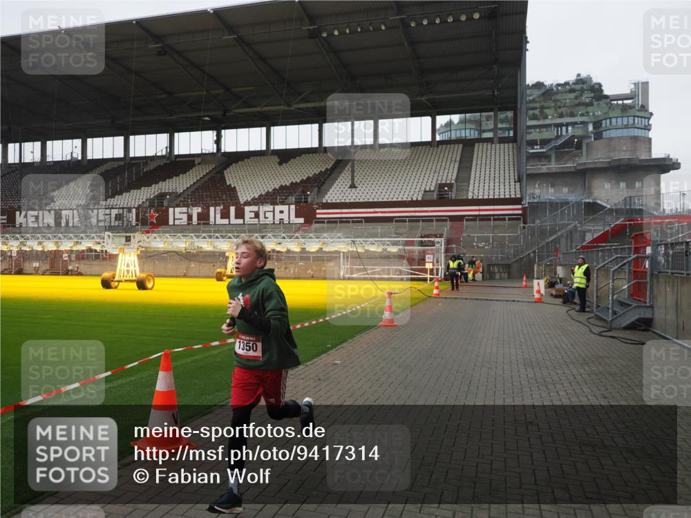 07.12.2025 - St. Pauli X-Mass-Run No. 15 Fabian Wolf http://msf.ph/oto/9417314 07.12.2025 11:16:33 Ziel 1017, 1350 meine-sportfotos.de