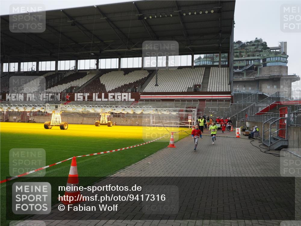 07.12.2025 - St. Pauli X-Mass-Run No. 15 Fabian Wolf http://msf.ph/oto/9417316 07.12.2025 11:17:11 Ziel 1340, 1531 meine-sportfotos.de