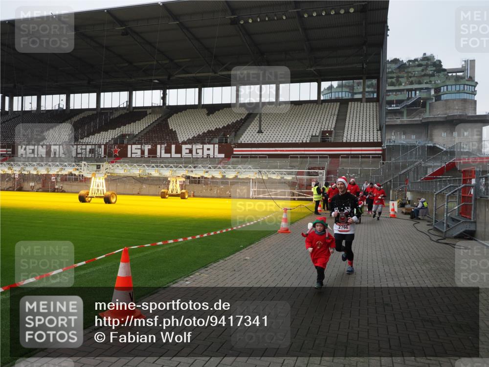 07.12.2025 - St. Pauli X-Mass-Run No. 15 Fabian Wolf http://msf.ph/oto/9417341 07.12.2025 11:17:17 Ziel 1122, 1125, 1127, 1130, 1340, 1529, 1531, 1686, 2766 meine-sportfotos.de