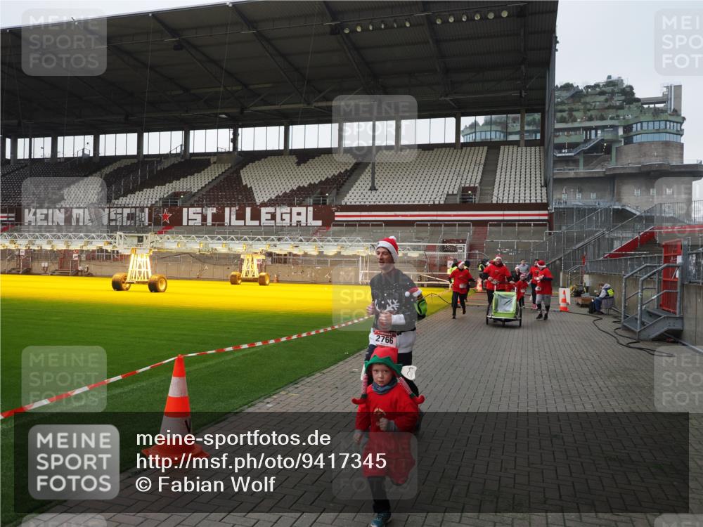 07.12.2025 - St. Pauli X-Mass-Run No. 15 Fabian Wolf http://msf.ph/oto/9417345 07.12.2025 11:17:18 Ziel 1122, 1125, 1127, 1130, 1340, 1529, 1531, 1686, 2766, 2846, 2849 meine-sportfotos.de