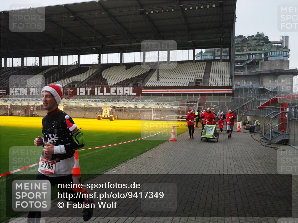 07.12.2025 - St. Pauli X-Mass-Run No. 15 Fabian Wolf http://msf.ph/oto/9417349 07.12.2025 11:17:19 Ziel 551, 1122, 1125, 1127, 1130, 1340, 1529, 1531, 1686, 2766, 2846, 2849 meine-sportfotos.de