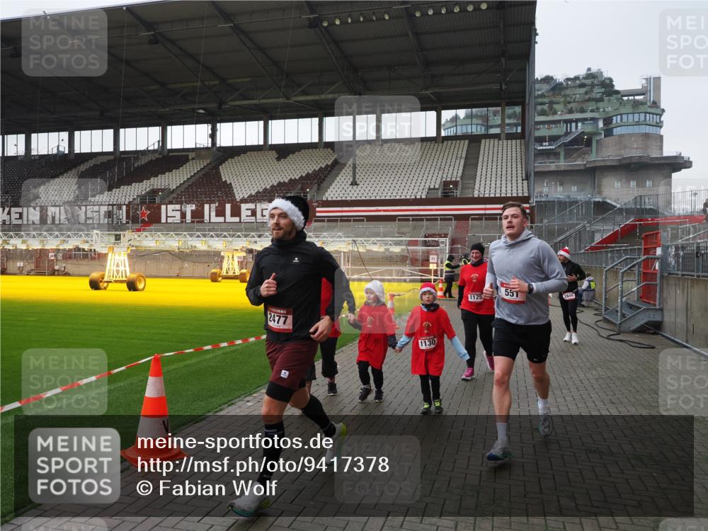 07.12.2025 - St. Pauli X-Mass-Run No. 15 Fabian Wolf http://msf.ph/oto/9417378 07.12.2025 11:17:26 Ziel 551, 1122, 1125, 1127, 1130, 1340, 1529, 1531, 1686, 2477, 2766, 2846, 2849 meine-sportfotos.de