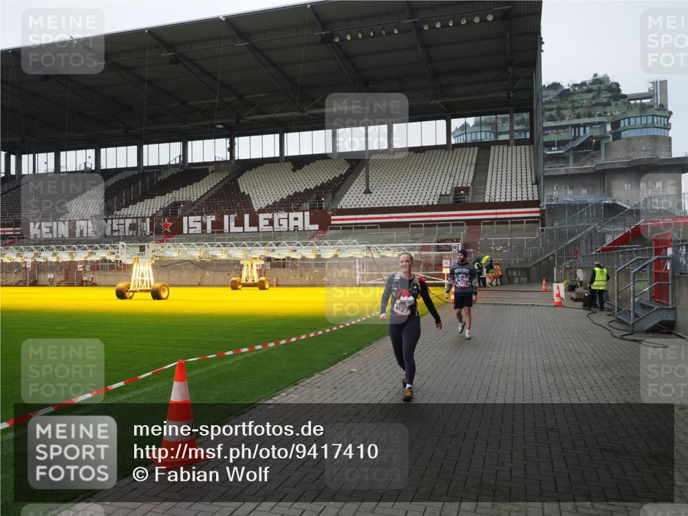 07.12.2025 - St. Pauli X-Mass-Run No. 15 Fabian Wolf http://msf.ph/oto/9417410 07.12.2025 11:17:54 Ziel 2915, 4627 meine-sportfotos.de
