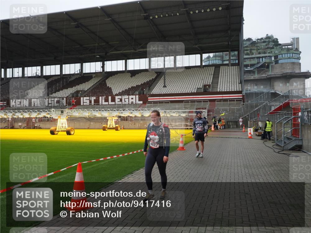 07.12.2025 - St. Pauli X-Mass-Run No. 15 Fabian Wolf http://msf.ph/oto/9417416 07.12.2025 11:17:55 Ziel 2915, 4627 meine-sportfotos.de