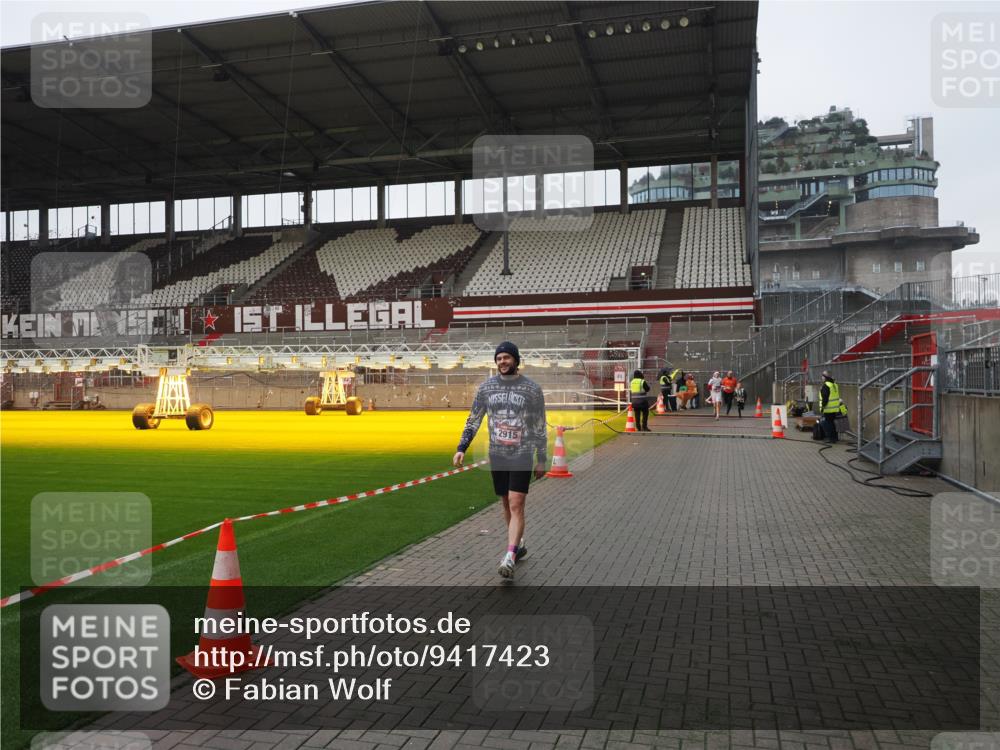 07.12.2025 - St. Pauli X-Mass-Run No. 15 Fabian Wolf http://msf.ph/oto/9417423 07.12.2025 11:17:58 Ziel 2915, 4627 meine-sportfotos.de