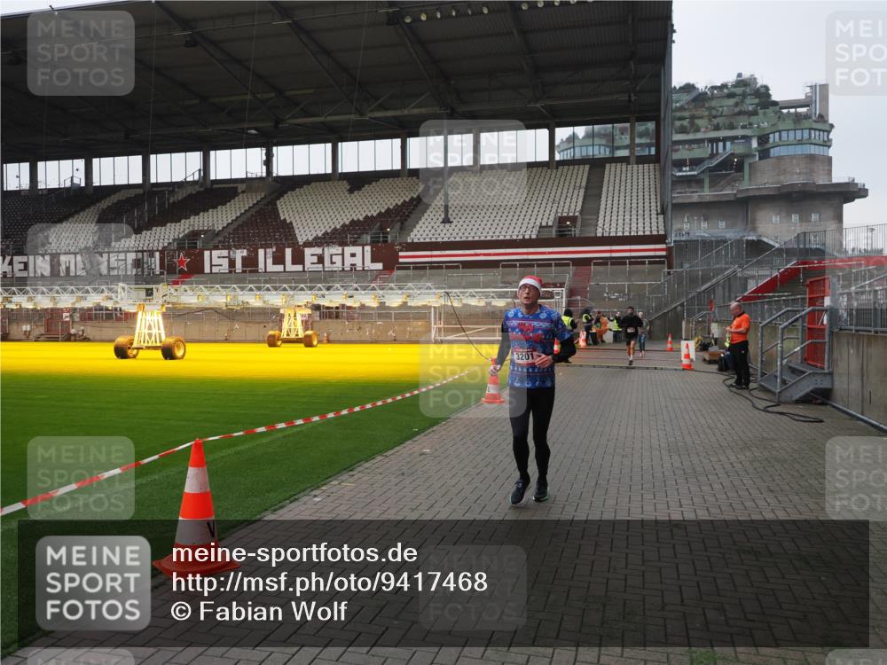 07.12.2025 - St. Pauli X-Mass-Run No. 15 Fabian Wolf http://msf.ph/oto/9417468 07.12.2025 11:18:16 Ziel 1325, 1348, 2045, 3201, 3221, 3304, 3327 meine-sportfotos.de