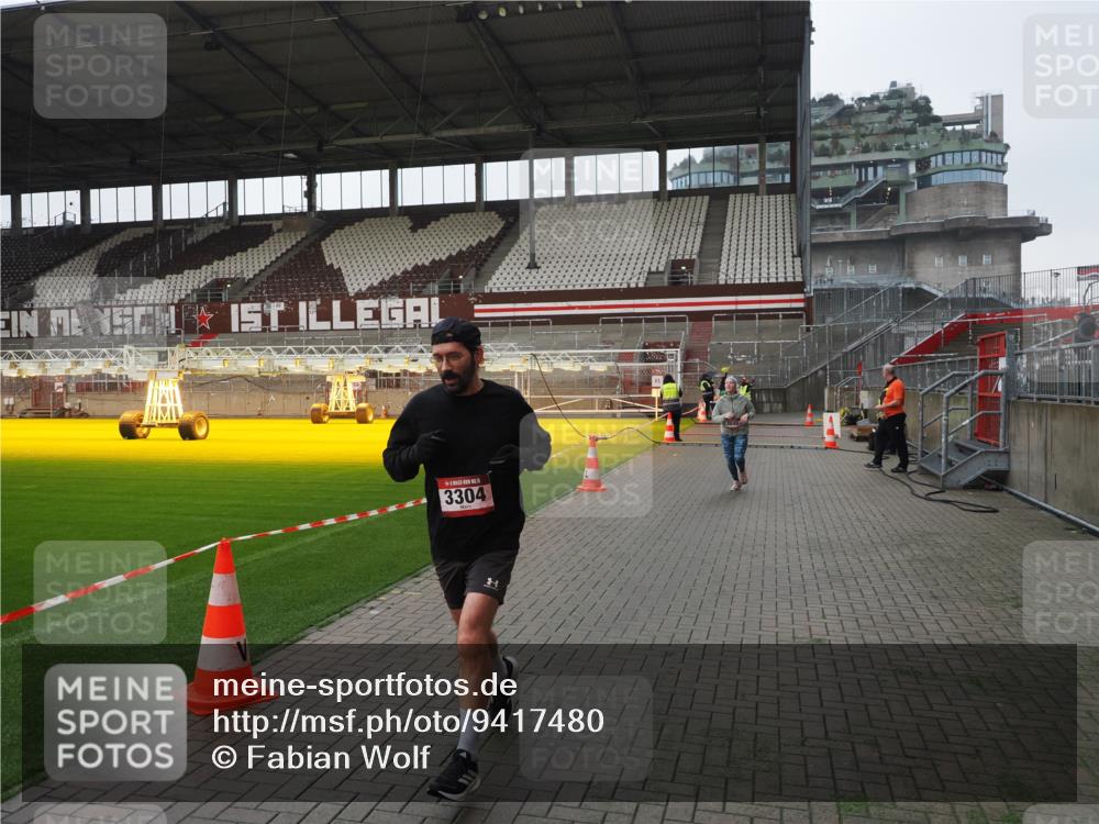 07.12.2025 - St. Pauli X-Mass-Run No. 15 Fabian Wolf http://msf.ph/oto/9417480 07.12.2025 11:18:20 Ziel 1325, 1348, 2045, 3201, 3304, 3327 meine-sportfotos.de