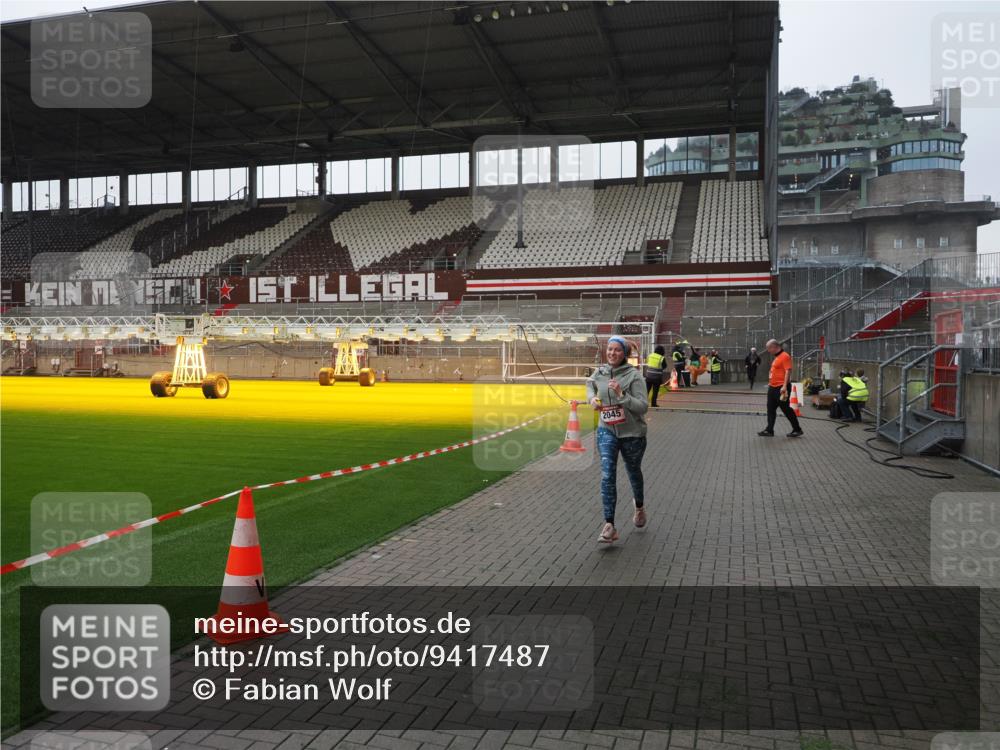 07.12.2025 - St. Pauli X-Mass-Run No. 15 Fabian Wolf http://msf.ph/oto/9417487 07.12.2025 11:18:22 Ziel 1348, 2045, 3201, 3304 meine-sportfotos.de