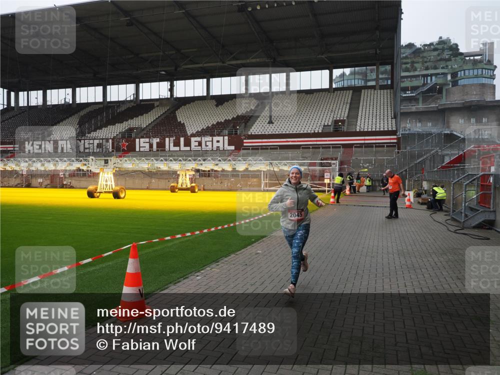 07.12.2025 - St. Pauli X-Mass-Run No. 15 Fabian Wolf http://msf.ph/oto/9417489 07.12.2025 11:18:22 Ziel 1348, 2045, 3201, 3304 meine-sportfotos.de