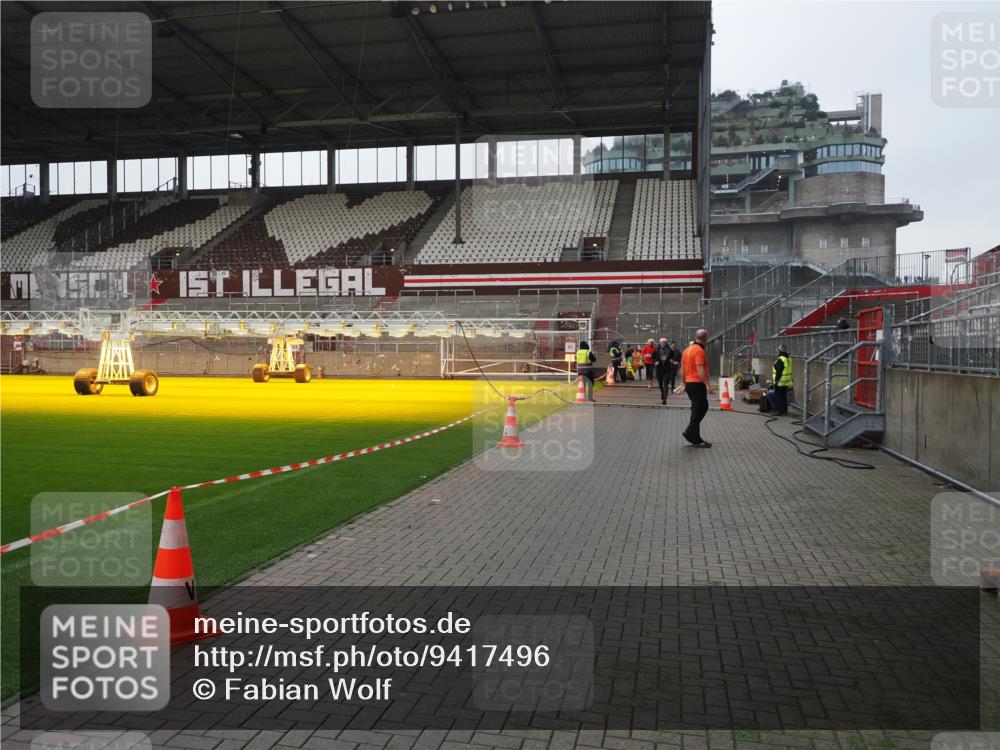07.12.2025 - St. Pauli X-Mass-Run No. 15 Fabian Wolf http://msf.ph/oto/9417496 07.12.2025 11:18:26 Ziel 2045, 3201, 3304, 3634, 3636 meine-sportfotos.de
