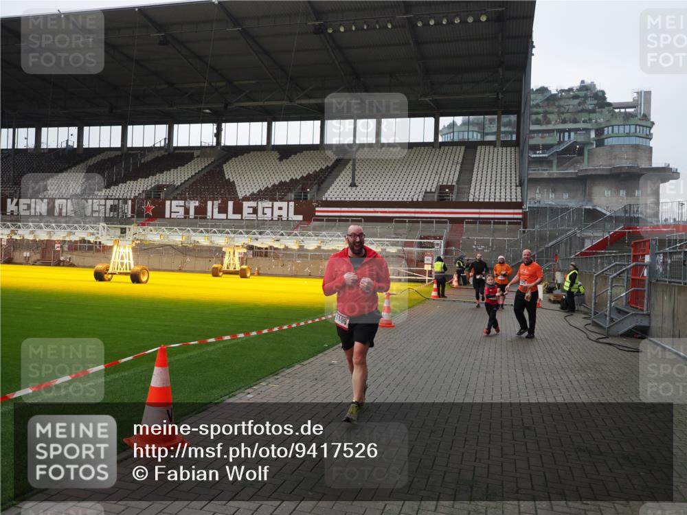 07.12.2025 - St. Pauli X-Mass-Run No. 15 Fabian Wolf http://msf.ph/oto/9417526 07.12.2025 11:18:52 Ziel 1109, 1322, 2064, 2067 meine-sportfotos.de